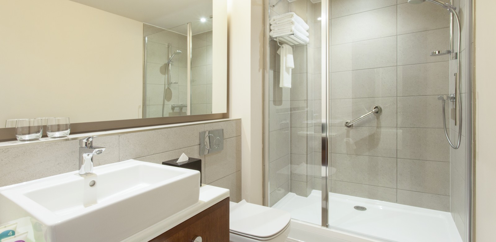 7-HyattPlace1009Bathroom_Southall - Juttla Architects